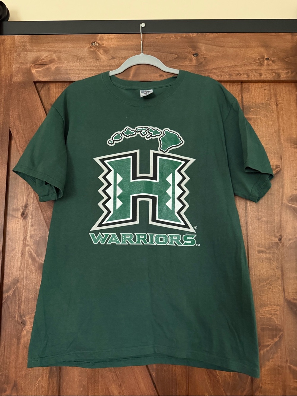 "Vintage University of Hawaii Rainbow Warriors Graphic Tee. Size Lg Unisex